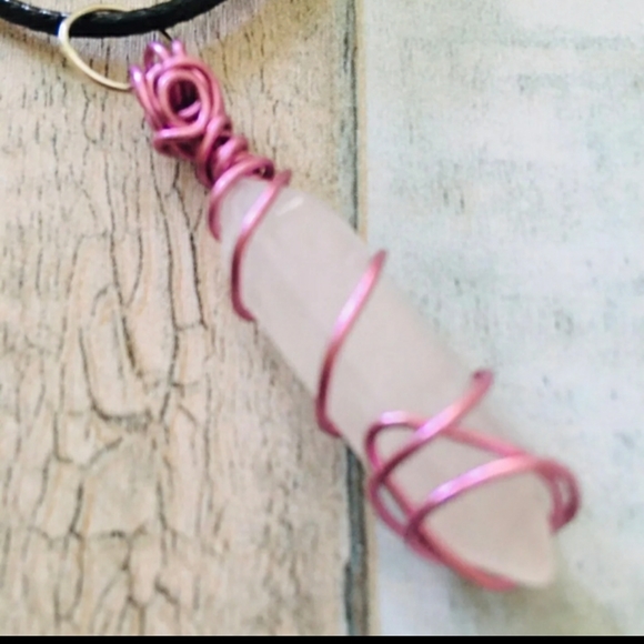 Fluorite healing pendant. - Picture 2 of 3